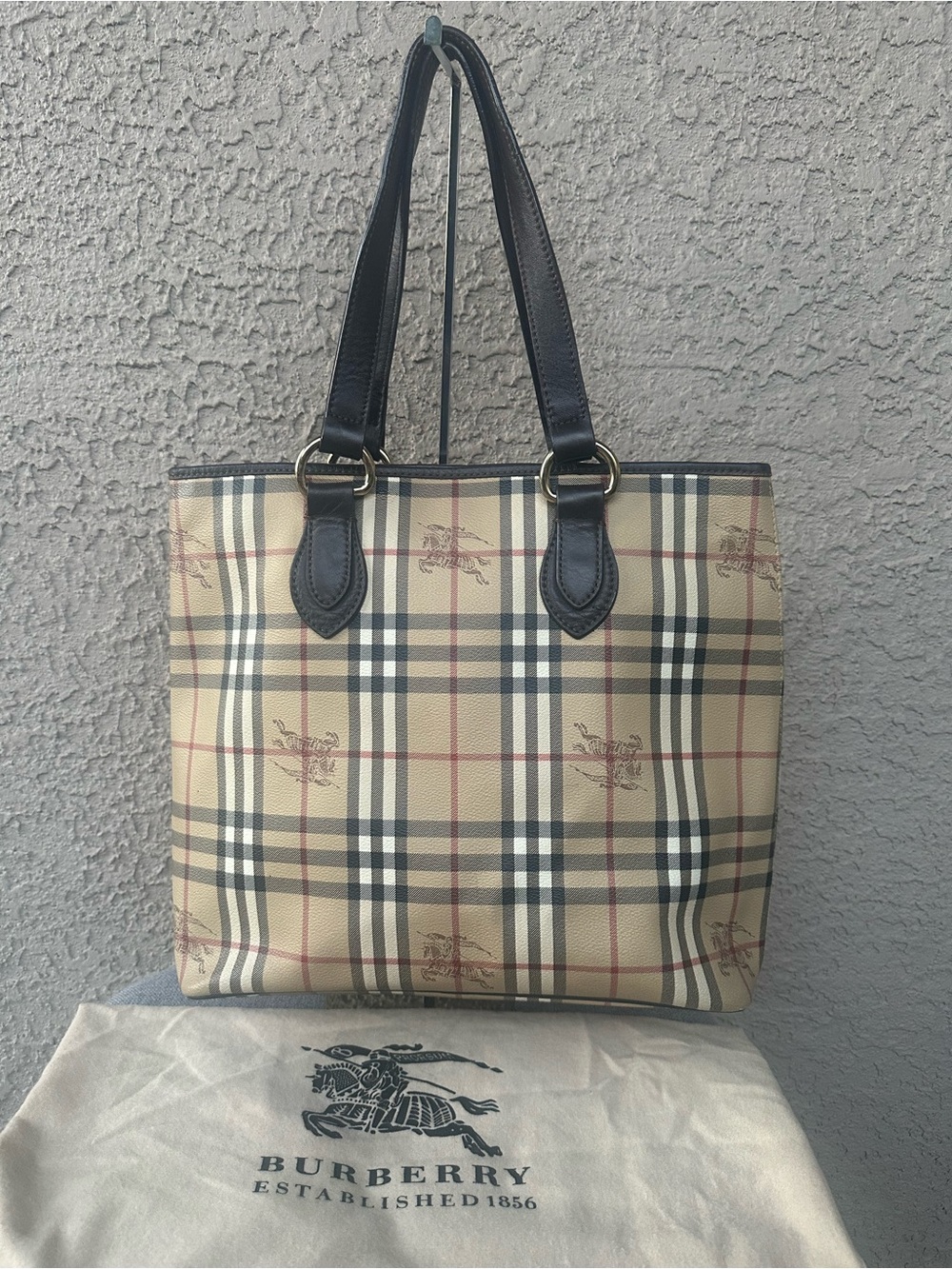 Burberry Black-Trim Beige Nova Check Tote - Large size